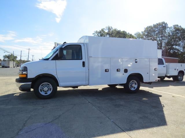 2025 Chevrolet Express Cutaway 3500 Base