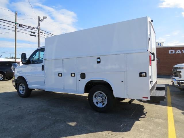 2025 Chevrolet Express Cutaway 3500 Base