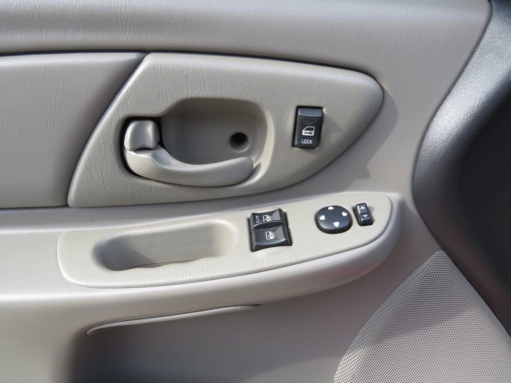 2003 Chevrolet Monte Carlo LS